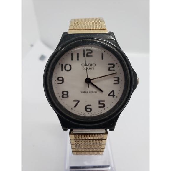 Casio Quartz Men's watch. White face. 705, MQ-24
